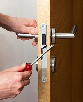 Portland Elite Locksmith Portland, OR 503-403-0729 - 9a-New-Locks-Installation